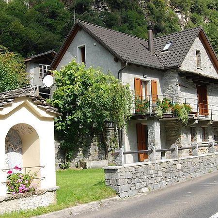 Вилла Casa Fontanella Brione  Экстерьер фото