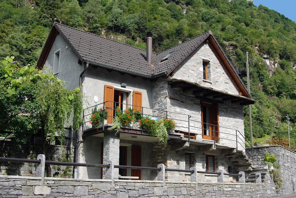 Вилла Casa Fontanella Brione  Экстерьер фото